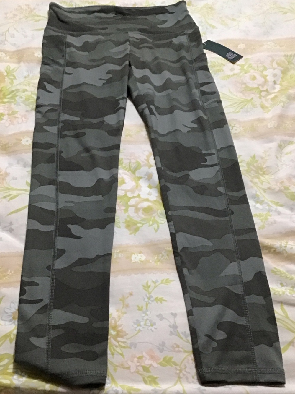 Women’s Leggings - Green Cameo print, M. New